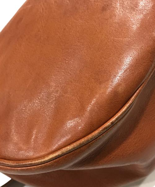 IL BISONTE（イル ビゾンテ）IL BISONTE (イル ビゾンテ) ハーフムーンレザーショルダーバッグ ブラウンの古着・服飾アイテム