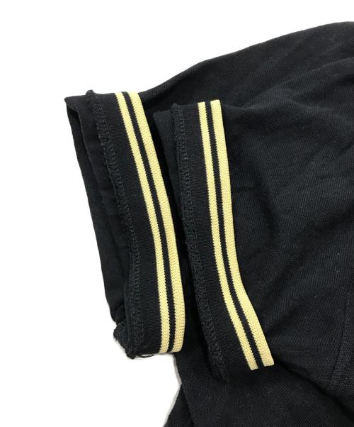 FRED PERRY（フレッドペリー）FRED PERRY (フレッドペリー) ポロシャツ ブラック×ゴールド サイズ:42の古着・服飾アイテム
