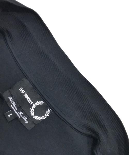 FRED PERRY（フレッドペリー）FRED PERRY (フレッドペリー) RAF SIMONS (ラフシモンズ) バッグフォトプリントポロシャツ ブラック サイズ:Lの古着・服飾アイテム
