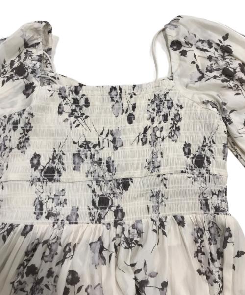 COCODEAL（ココディール）COCODEAL (ココディール) シャーリングティアードフラワーワンピース ベージュ サイズ:2の古着・服飾アイテム