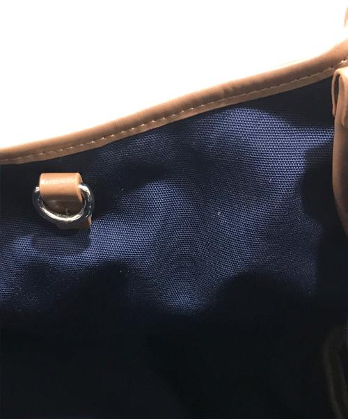 EMPORIO ARMANI（エンポリオ アルマーニ）EMPORIO ARMANI (エンポリオ アルマーニ) ロゴキルティングバッグ/2WAYバッグ ベージュの古着・服飾アイテム