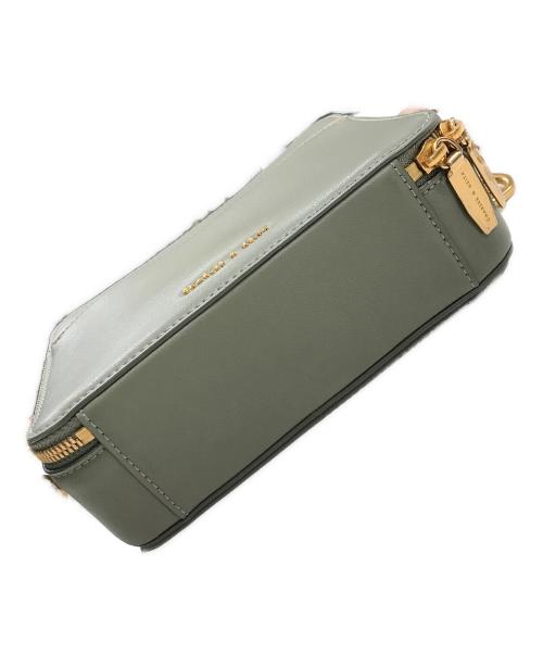 CHARLES & KEITH（チャールズアンドキース）CHARLES & KEITH (チャールズアンドキース) ダブルジップクロスボディバッグ グリーンの古着・服飾アイテム