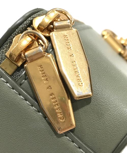 CHARLES & KEITH（チャールズアンドキース）CHARLES & KEITH (チャールズアンドキース) ダブルジップクロスボディバッグ グリーンの古着・服飾アイテム