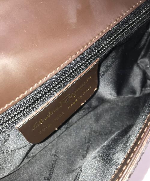 Salvatore Ferragamo（サルヴァトーレ フェラガモ）Salvatore Ferragamo (サルヴァトーレ フェラガモ) コーデュロイショルダーバッグ ブラウンの古着・服飾アイテム