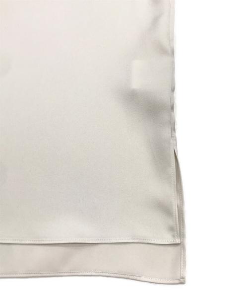 theory luxe（セオリーリュクス）theory luxe (セオリーリュクス) サテンブラウス ベージュ サイズ:40の古着・服飾アイテム