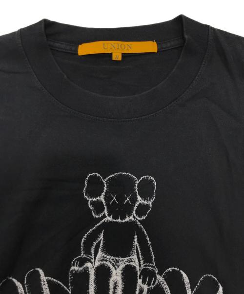 UNION TOKYO（ユニオントーキョー）UNION TOKYO (ユニオントーキョー) KAWS (カウズ) プリントTシャツ ブラック サイズ:2の古着・服飾アイテム
