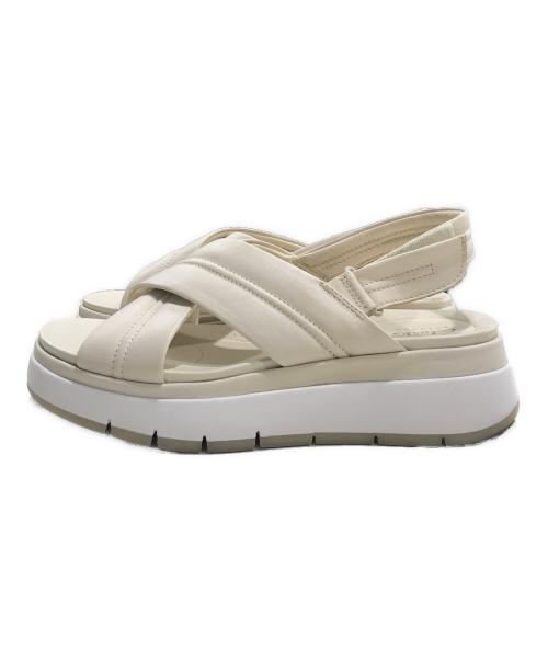 CLARKS（クラークス）CLARKS (クラークス) タスカンクロス ホワイト サイズ:UK5　1/2/US8の古着・服飾アイテム