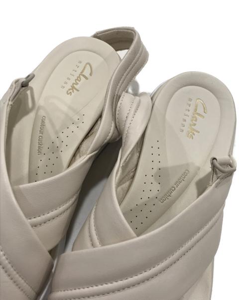 CLARKS（クラークス）CLARKS (クラークス) タスカンクロス ホワイト サイズ:UK5　1/2/US8の古着・服飾アイテム