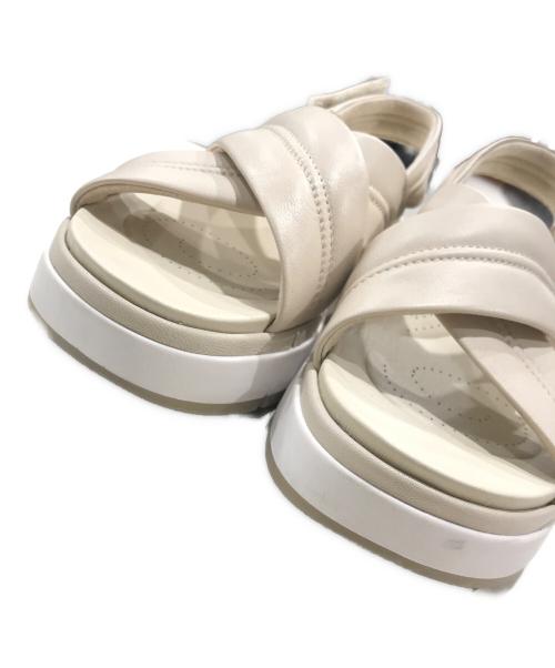 CLARKS（クラークス）CLARKS (クラークス) タスカンクロス ホワイト サイズ:UK5　1/2/US8の古着・服飾アイテム