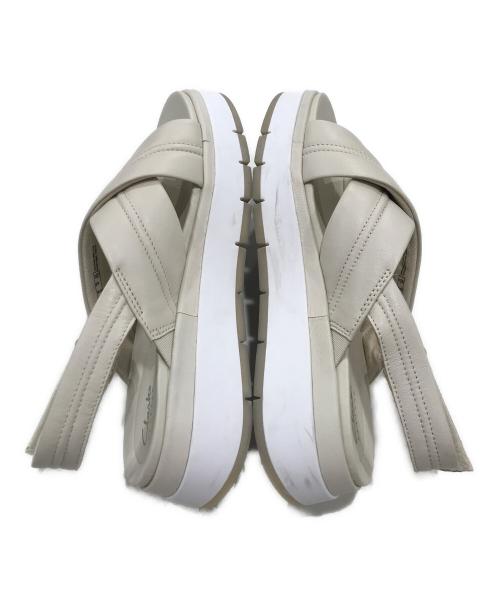 CLARKS（クラークス）CLARKS (クラークス) タスカンクロス ホワイト サイズ:UK5　1/2/US8の古着・服飾アイテム