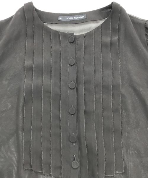 FOXEY NEWYORK（フォクシーニューヨーク）FOXEY NEWYORK (フォクシーニューヨーク) シアーノースリーブワンピース ブラウン サイズ:40の古着・服飾アイテム