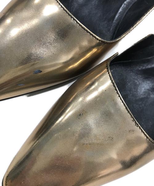 Roger Vivier（ロジェ ヴィヴィエ）Roger Vivier (ロジェ ヴィヴィエ) エナメルパンプス ゴールド サイズ:34　1/2の古着・服飾アイテム
