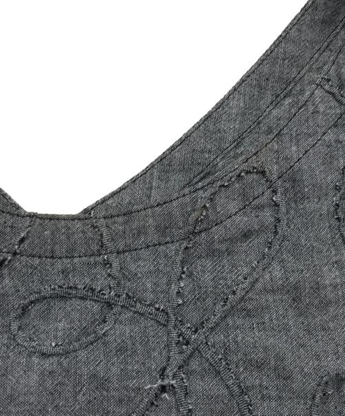 Y's（ワイズ）Y's (ワイズ) 立体刺繍ノースリーブワンピース グレー サイズ:2の古着・服飾アイテム