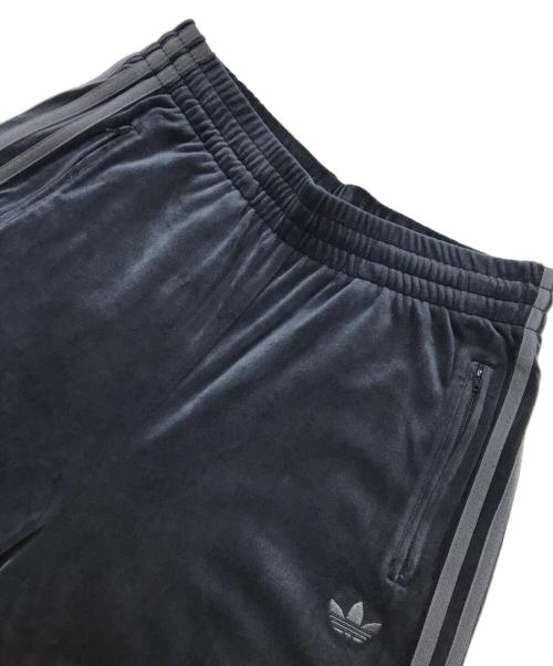 adidas（アディダス）adidas (アディダス) ベロアトラックパンツ/ラインパンツ グレー サイズ:Ｓの古着・服飾アイテム