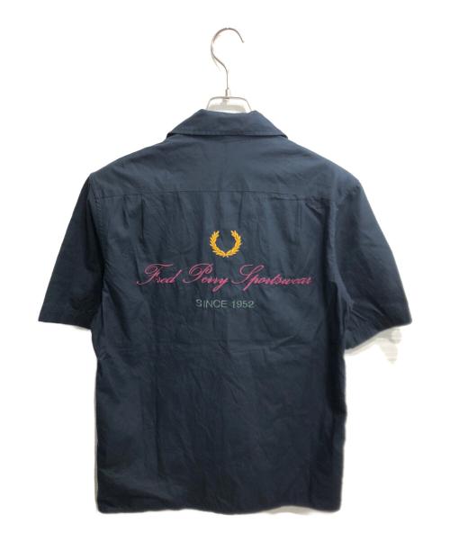 FRED PERRY（フレッドペリー）FRED PERRY (フレッドペリー) オープンカラー刺繍シャツ ネイビー サイズ:SIZE Sの古着・服飾アイテム