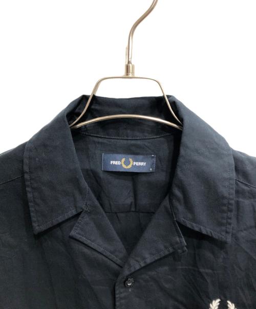 FRED PERRY（フレッドペリー）FRED PERRY (フレッドペリー) オープンカラー刺繍シャツ ネイビー サイズ:SIZE Sの古着・服飾アイテム