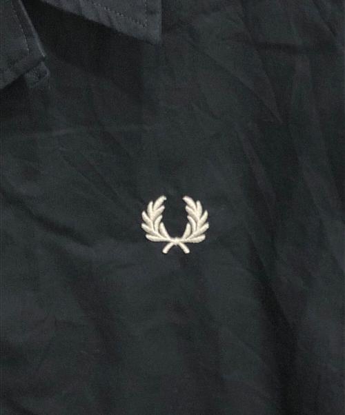 FRED PERRY（フレッドペリー）FRED PERRY (フレッドペリー) オープンカラー刺繍シャツ ネイビー サイズ:SIZE Sの古着・服飾アイテム