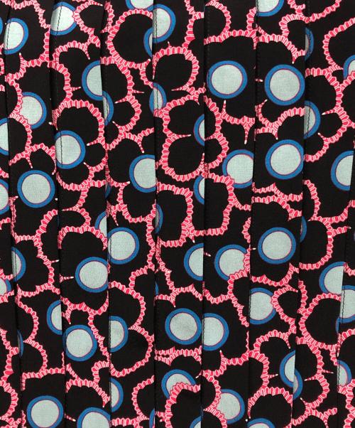 MARNI（マルニ）MARNI (マルニ) 総柄シルクミディスカート ブラック×ピンク サイズ:36の古着・服飾アイテム