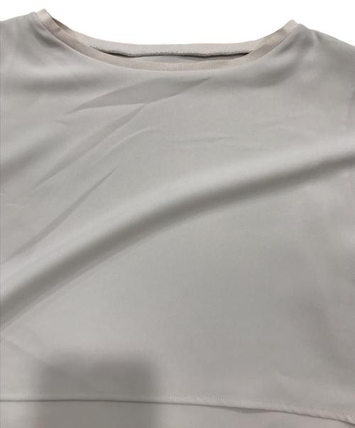 23区（ニジュウサンク）23区 (ニジュウサンク) ストレッチジョーゼット ケープデザイン カットソー ベージュ サイズ:38の古着・服飾アイテム