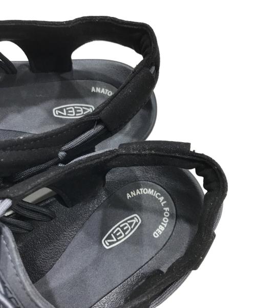 KEEN（キーン）KEEN (キーン) ユニークサンダル グレー×ブラック サイズ:27.5㎝の古着・服飾アイテム
