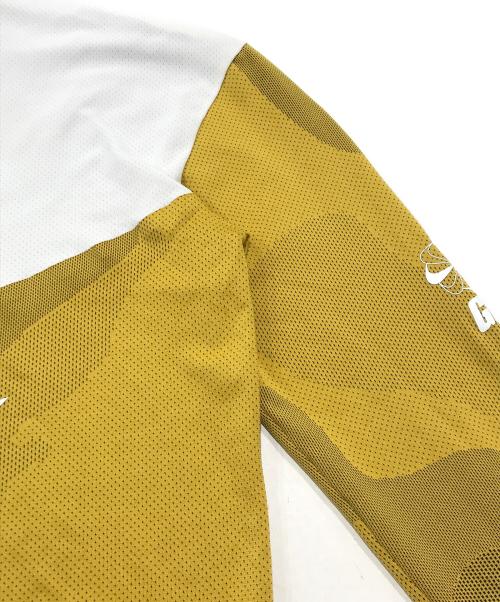 NIKE（ナイキ）NIKE (ナイキ) UNDERCOVER (アンダーカバー) GYAKUSOU (ギャクソウ) ハーフジップシャツ ホワイト×ブラウン サイズ:Lの古着・服飾アイテム