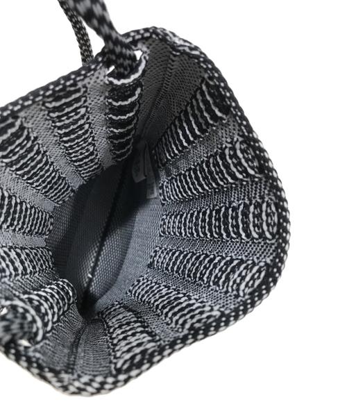 GOOD GOODS ISSEY MIYAKE（グッドグッズ イッセイミヤケ）GOOD GOODS ISSEY MIYAKE (グッドグッズ イッセイミヤケ) ショルダーポーチ グレーの古着・服飾アイテム