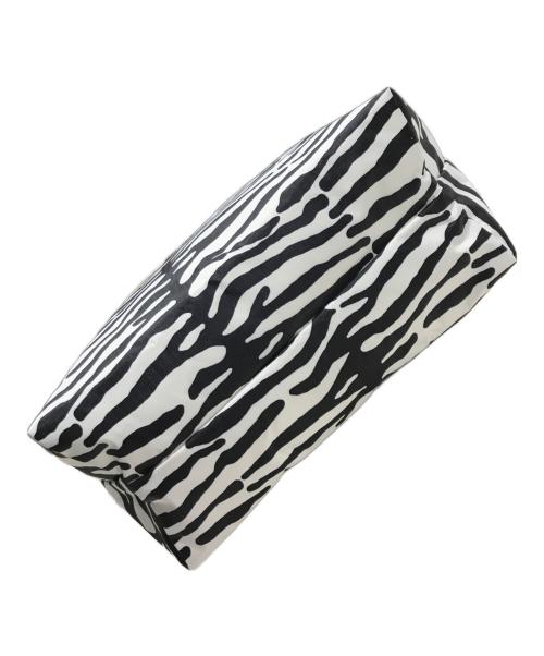 LeSportsac（レスポートサック）LeSportsac (レスポートサック) MUVEIL TRAVEL (ミュベール) ゼブラ2WAYショルダーバッグ ホワイト×ブラックの古着・服飾アイテム