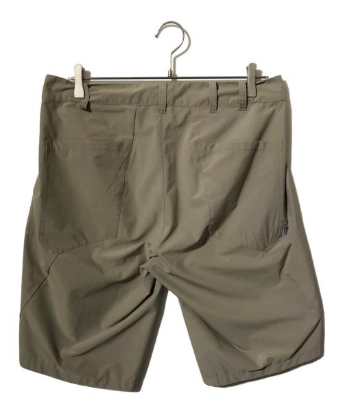 HOUDINI（フーディニ）HOUDINI (フーディニ) ハーフパンツ/ジップポケットハーフパンツ ベージュ サイズ:Mの古着・服飾アイテム