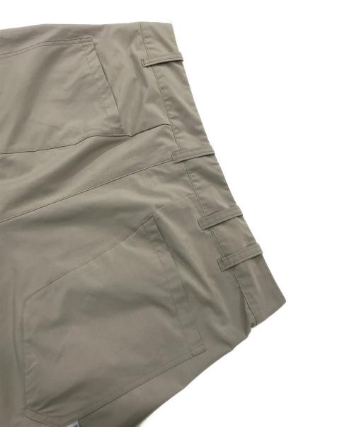 HOUDINI（フーディニ）HOUDINI (フーディニ) ハーフパンツ/ジップポケットハーフパンツ ベージュ サイズ:Mの古着・服飾アイテム