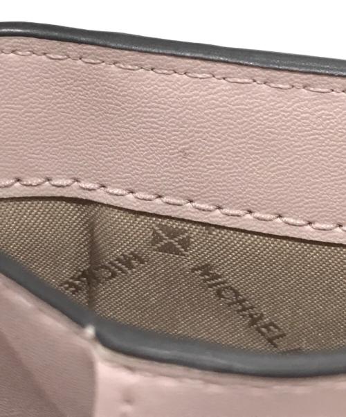 MICHAEL KORS（マイケルコース）MICHAEL KORS (マイケルコース) モノグラム2つ折り財布 ピンクの古着・服飾アイテム