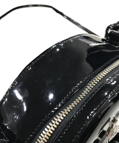 Vivienne Westwood（ヴィヴィアンウエストウッド）Vivienne Westwood (ヴィヴィアンウエストウッド) VEGANサークルエナメルショルダーバッグ ブラックの古着・服飾アイテム