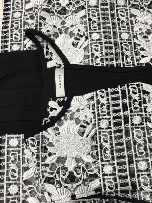 ADORE（アドーア）ADORE (アドーア) リュクスオーナメントレースブラウス ブラック×ホワイト サイズ:38の古着・服飾アイテム
