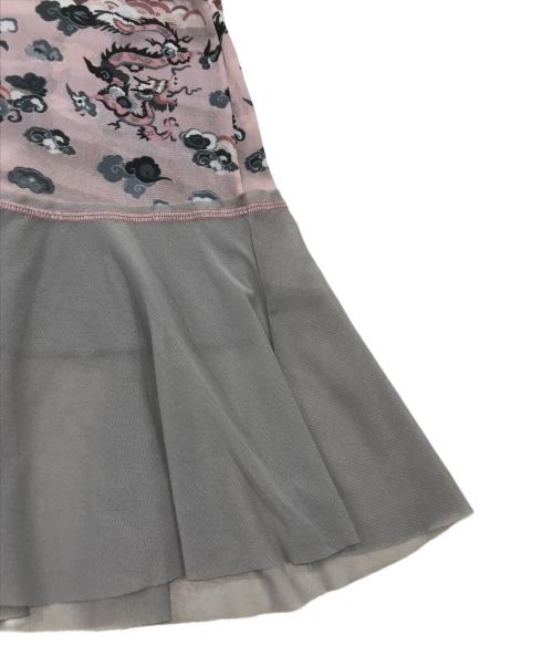 VIVIENNE TAM（ヴィヴィアンタム）VIVIENNE TAM (ヴィヴィアンタム) DRAGON BRUSH PRINT ON ST NET スカート グレー サイズ:40の古着・服飾アイテム