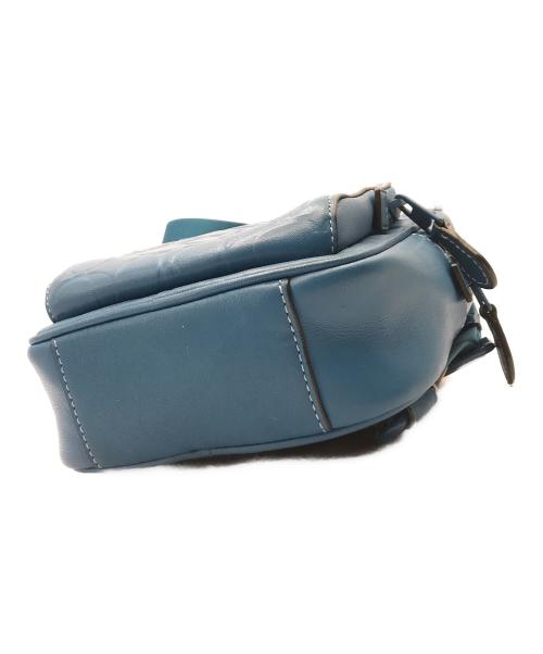 COACH（コーチ）COACH (コーチ) トラック パック 14・エンボス シグネチャー レザー スモール ボディバッグ ブルーの古着・服飾アイテム
