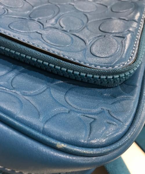 COACH（コーチ）COACH (コーチ) トラック パック 14・エンボス シグネチャー レザー スモール ボディバッグ ブルーの古着・服飾アイテム