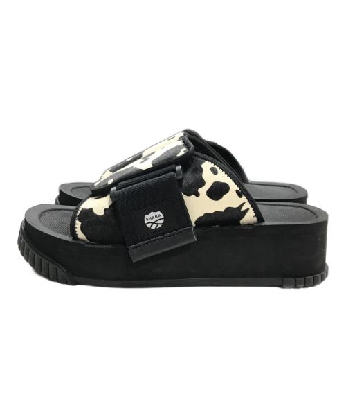 shaka（シャカ）shaka (シャカ) X-PACKER PLATFORM COWHAIR ブラック×ホワイト サイズ:US7/UK6/EU40の古着・服飾アイテム