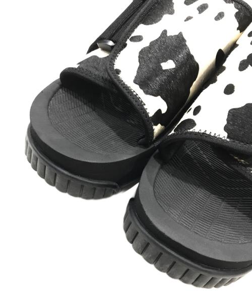 shaka（シャカ）shaka (シャカ) X-PACKER PLATFORM COWHAIR ブラック×ホワイト サイズ:US7/UK6/EU40の古着・服飾アイテム