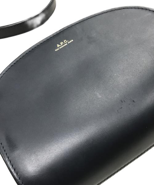 A.P.C.（アーペーセー）A.P.C. (アーペーセー) レザー ハーフムーン ショルダーバッグ ネイビーの古着・服飾アイテム