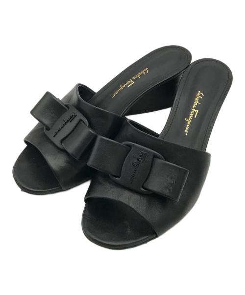 Salvatore Ferragamo（サルヴァトーレ フェラガモ）Salvatore Ferragamo (サルヴァトーレ フェラガモ) ヴァラリボンミュールサンダル ブラック サイズ:6 1/2の古着・服飾アイテム