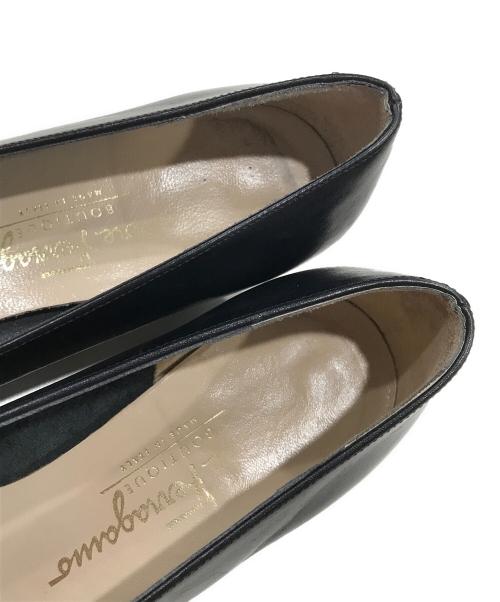 Salvatore Ferragamo（サルヴァトーレ フェラガモ）Salvatore Ferragamo (サルヴァトーレ フェラガモ) ヴァラリボンパンプス ブラック サイズ:4 1/2の古着・服飾アイテム