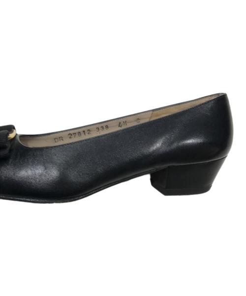 Salvatore Ferragamo（サルヴァトーレ フェラガモ）Salvatore Ferragamo (サルヴァトーレ フェラガモ) ヴァラリボンパンプス ブラック サイズ:4 1/2の古着・服飾アイテム