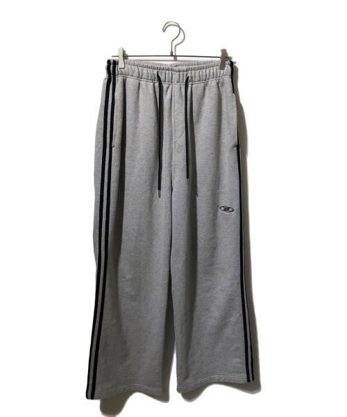 BORNTOWIN（ボーントゥウィン）BORNTOWIN (ボーントゥウィン) BIG CHROME B LOGO TRACK LINE WIDE PANTS グレー サイズ:1の古着・服飾アイテム