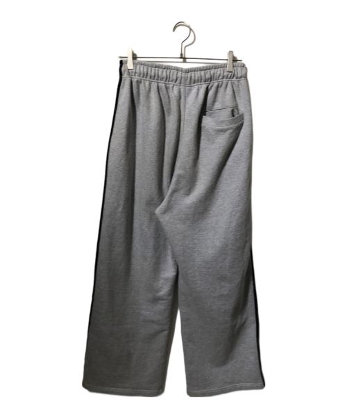 BORNTOWIN（ボーントゥウィン）BORNTOWIN (ボーントゥウィン) BIG CHROME B LOGO TRACK LINE WIDE PANTS グレー サイズ:1の古着・服飾アイテム