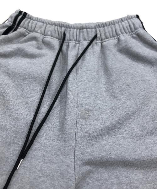 BORNTOWIN（ボーントゥウィン）BORNTOWIN (ボーントゥウィン) BIG CHROME B LOGO TRACK LINE WIDE PANTS グレー サイズ:1の古着・服飾アイテム