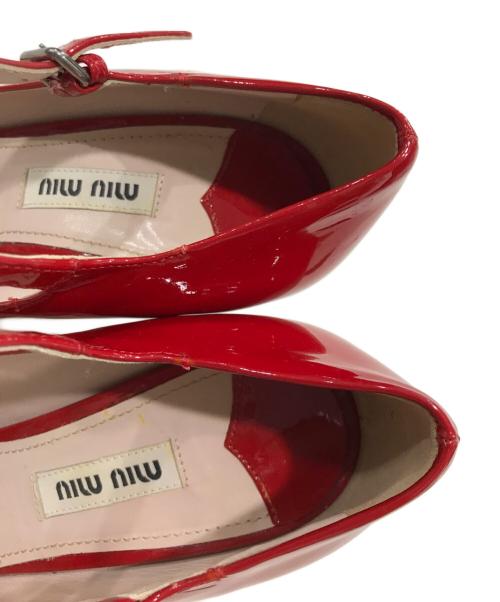 MIU MIU（ミュウミュウ）MIU MIU (ミュウミュウ) エナメルヒールパンプス レッド サイズ:35 1/2の古着・服飾アイテム