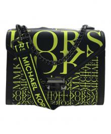 MICHAEL KORS（マイケルコース）の古着「Whitney Large Newsprint Logo Leather Convertible Shoulder Bag」｜ブラック×グリーン