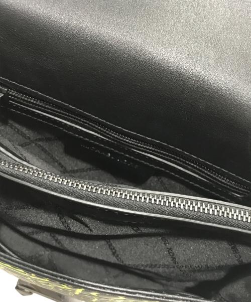 MICHAEL KORS（マイケルコース）MICHAEL KORS (マイケルコース) Whitney Large Newsprint Logo Leather Convertible Shoulder Bag ブラック×グリーンの古着・服飾アイテム
