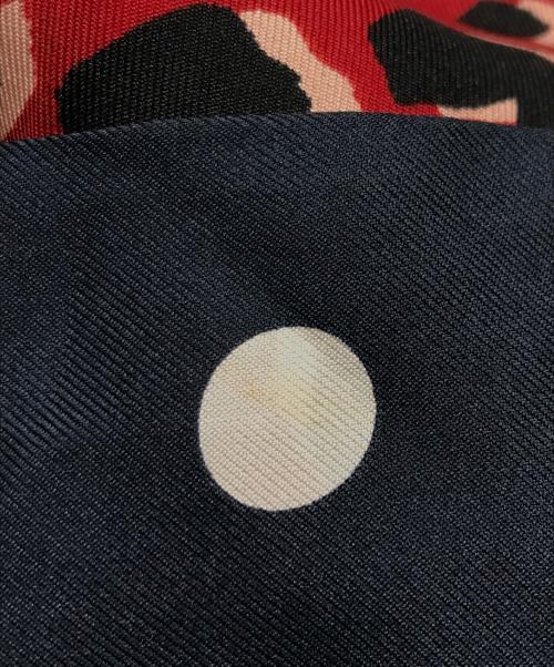 LOUIS VUITTON（ルイ ヴィトン）LOUIS VUITTON (ルイ ヴィトン) ドットレオパードシルクスカーフ レッド×ネイビーの古着・服飾アイテム