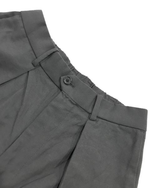 MARKAWARE（マーカウェア）MARKAWARE (マーカウェア) PLEATED WIDE TROUSERS/スラックス グレー サイズ:1の古着・服飾アイテム