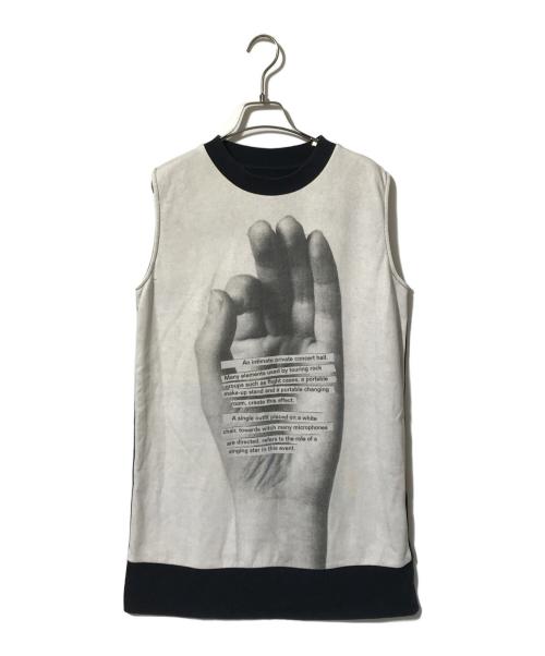 MM6 Maison Margiela（エムエムシックスメゾンマルジェラ）MM6 Maison Margiela (エムエムシックスメゾンマルジェラ) プリントノースリーブカットソー ホワイト×ブラック サイズ:Sの古着・服飾アイテム